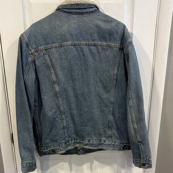Levi's Classic Blue Denim Jacket with Sherpa Lining Size Large - Picture 3 of 4